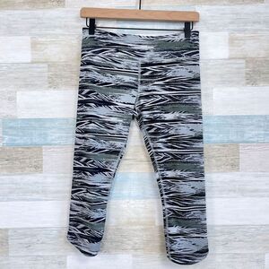 Zumba Capri Leggings Gray Black Print Mid Rise Dance Workout Gym Womens Small